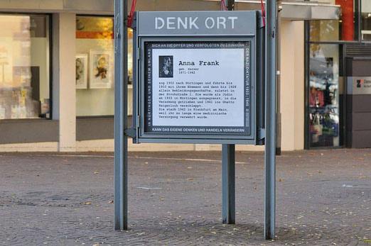 DENK ORT vor der Kreuzkirche, Nürtingen, kurz vor der Eröffnung, Foto: Manuel Werner