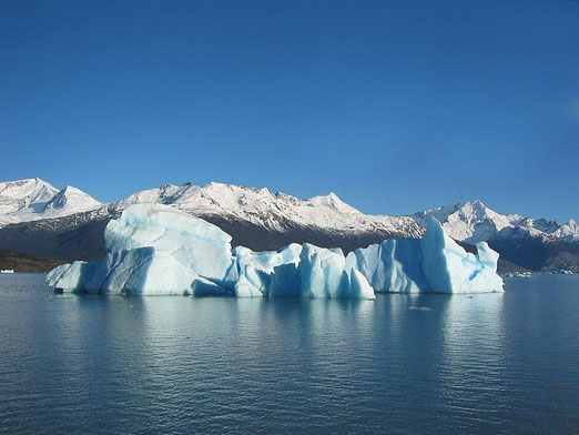 https://commons.wikimedia.org/wiki/File:Glacial_iceberg_in_Argentina.jpg