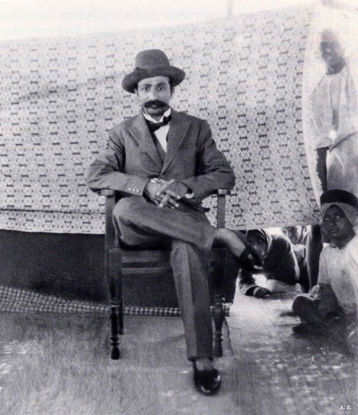 1928 : Meher Baba dressed in a Western suit in Toka, India. Courtesy of LM p. 1108