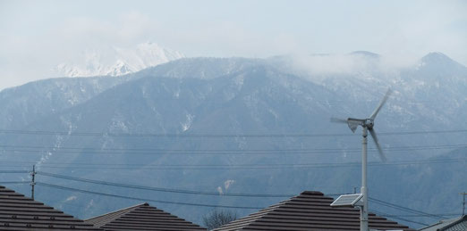 雲間に北アルプスの山々が