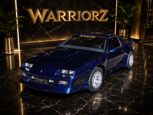 カスタムペイント、ブラックのボディーにブルーグリーンのスピンドリフト塗装された1990年カマロZ28の写真