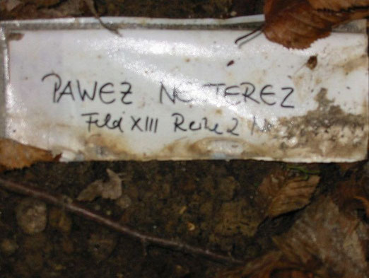 Provisorische Inschrift auf dem Grab von Pawel/Pawlo Nesterez (1923-1944), Foto vom 20. September 2014: Monika Schmied