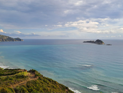 Günstige und passende weltweite Langzeitreiseversicherung und Langzeit-Auslandskrankenversicherung im Vergleich. Ergänzende Reise-Haftpflichtversicherung und Reiseunfall-Versicherung