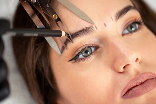 Permanent Make Up Augenbrauen, Puder-Technik + Härchenzeichnung + Formkorrektur
