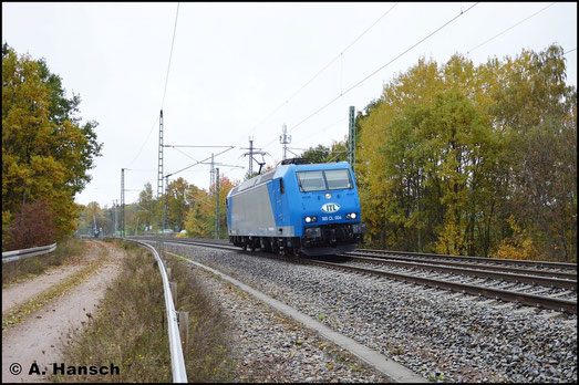 Als Tfz 83430 (Pirna - Böhlen) begegnet mir die Lok am 30. Oktober 2016 am ehem. Abzw. Furth in Chemnitz. Neu ist das ITL-Logo an der Lokfront