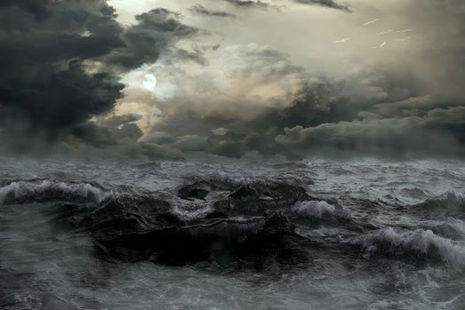 Dans la Bible, la mer, caractérisée par le mouvement, l’instabilité, l’agitation et le vacarme de l’eau, est associée à l’humanité agitée et éloignée de Dieu, aux nombreux peuples, nations, masses agitées des humains d'où sont tirés les gouvernements.