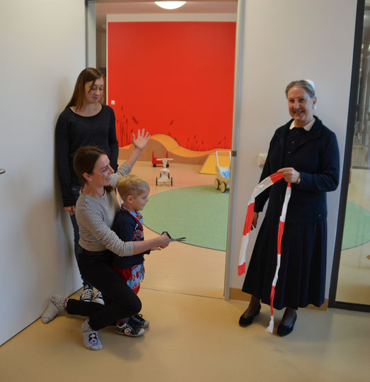 von links nach rechts: Nadine Kittner (MA Kinderkrippe), Katja Winkler (Leiterin Krippe), Sr. Elfriede Distler (Leiterin Kindergarten)