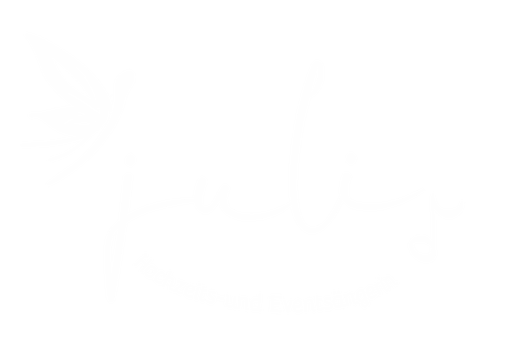 Logo von Hochzeitssängerin Juli in weiß: Name mit Libelle links, darunter Schriftzug Hochzeits- und Eventsängerin