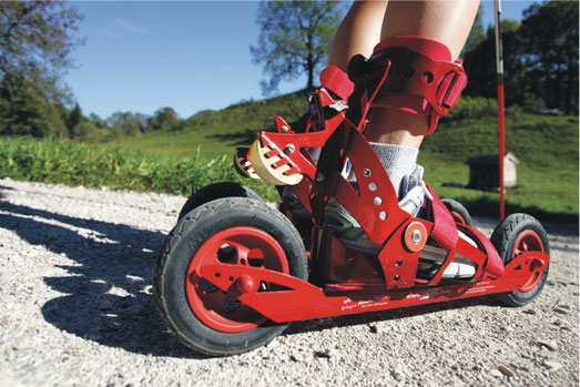 Großaufnahme von sogenannten Skike - einer Art Skiroller