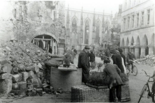 Blick auf den Prinzipalmarkt Herbst 1944 - Sammlung Stoffers (Münsterländische Bank Thie - Stadtarchiv)