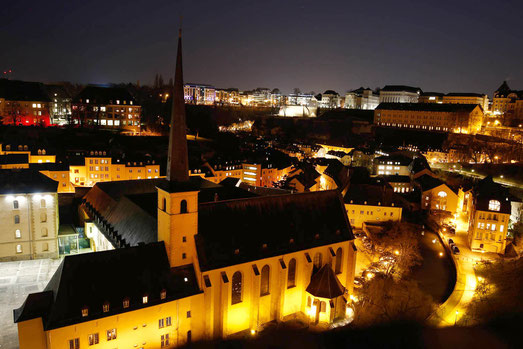 Luxemburg Stadt bei Nacht, Johanneskirche, Architektur Europa