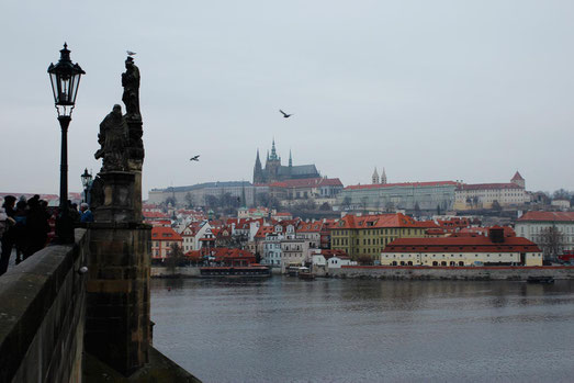 Karlsbrücke Prag mit Prager Burg, Skyline Prag