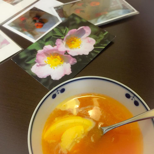 アイスクリーム入りローズヒップスープ photo:kimidori