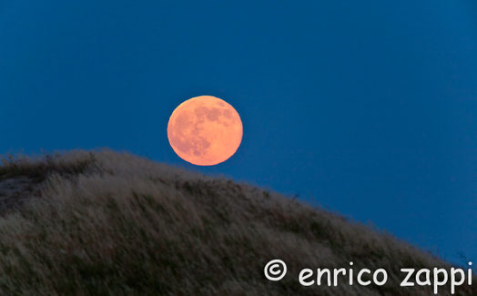 23 giugno 2013- La Luna Rossa dalla Valle del Vento.