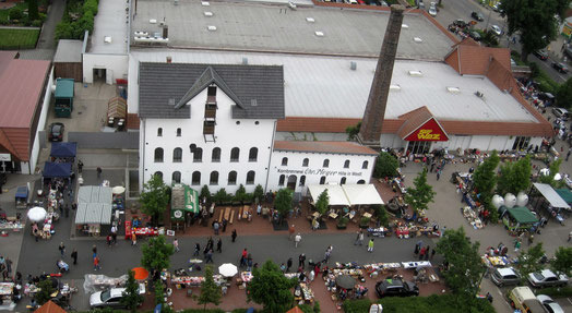 Flohmarktgelände mit bis zu 100 Ständen