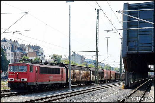 Der samstägliche EZ 52814 ist meistens mit Drehstromlokomotiven bespannt. Ab und an kann man aber auch eine BR 155 an der Leistung sehen, wie hier am 6.September, als 155 038-3 den Zug durch Chemnitz Hbf. zieht