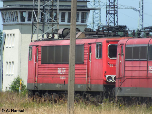 Von weitem entstand am 22. Juli 2014 in Rostock Seehafen auch eine Aufnahme der z-gestellten 155 154-8