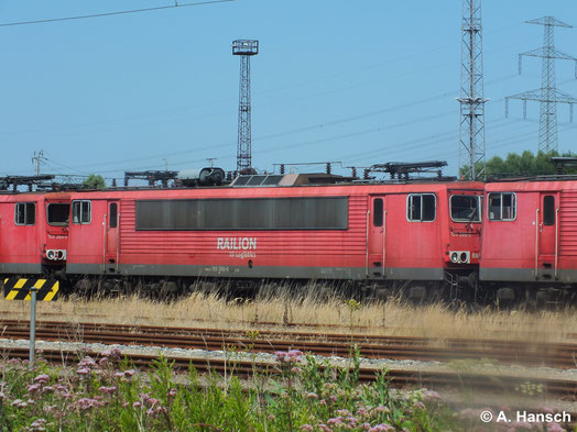 155 266-0 steht am 22. Juli 2014 in Rostock Seehafen z-gestellt