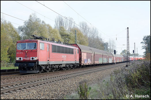 Am 29. Oktober 2014 begegnet mir 155 127-4 in Leipzig-Thekla wieder. Ihr Äußeres hat sich durch die rechteckigen Puffer leicht verändert