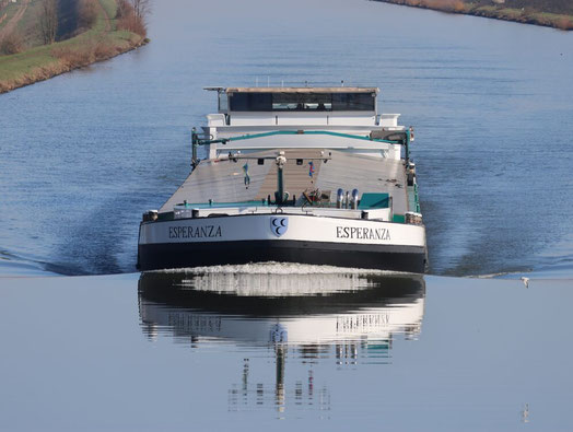Motorvrachtschip Esperanza (ENI 02331473), gebouwd in 2009 bij Tinnemans BV in Maasbracht. Laadvermogen 3.388 ton, capaciteit 208 TEU. 