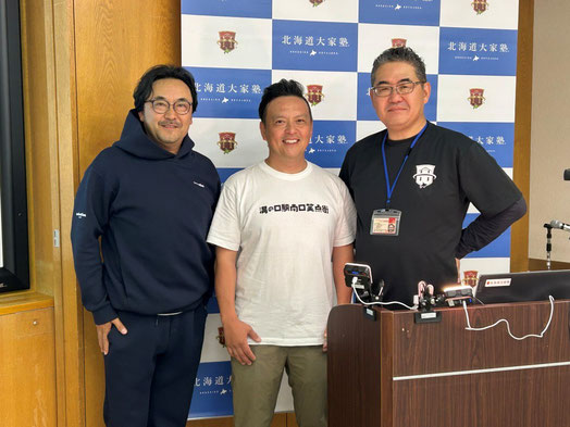 原田塾長と講師の越水さん、宮川さん