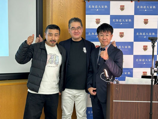原田塾長と講師の進藤さん、林さん