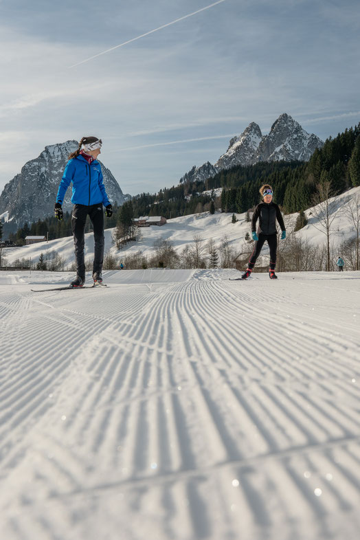 © LANGLAUF ALPTHAL bei Einsiedeln - Langlaufschule Walter Schuler - Skating und Klassische Loipe mit Blick auf die Mythen