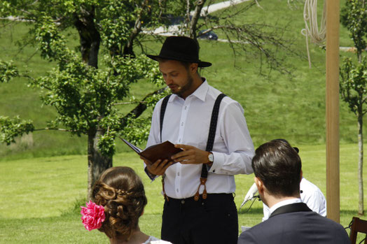 Erfahrung Freie Trauung, Bewertung Strauß und Fliege, Erfahrungsbericht freier Redner, Hochzeit Blog, Erfahrung Hochzeitsredner, Strauß & Fliege