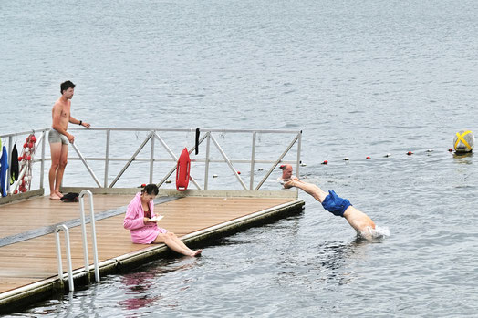 Streetfotografie, Fotografiewelten, Wasser, Kiel, Kieler Förde, Kiellinie, Baden, Schwimmer, Sommer, Temperatur,