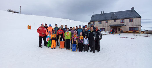 Am Bild die Mitglieder des Rodelclubs RC Mondi Frantschach mit den Kids vom Schnupperrodeln. (Foto: RC Mondi Frantschach)