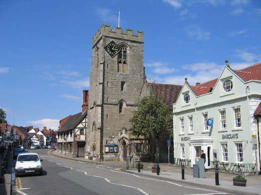 High Street, Henley-in-Arden, Warwickshire, with the 15th-century tower of St John the Baptist parish church (David Stowell / Henley-in-Arden / CC BY-SA 2.0)