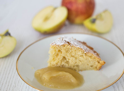 Milchreiskuchen mit Apfelmus