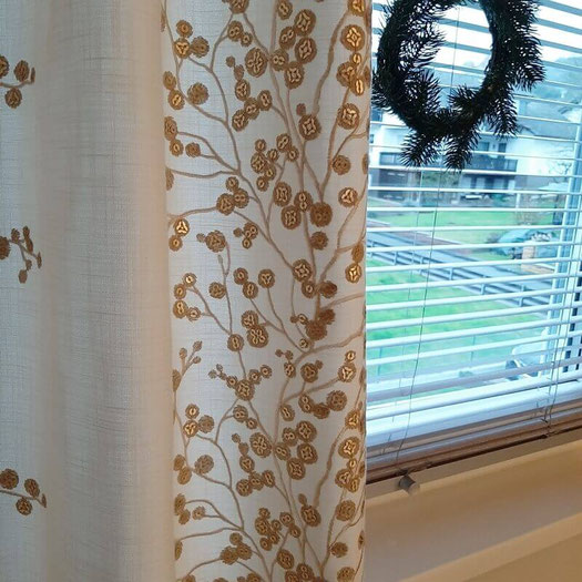 jab-vorhangschal-pailetten-angefertigt-von-lamellen-junker-gardinengeschaeft-main-kinzig-kreis