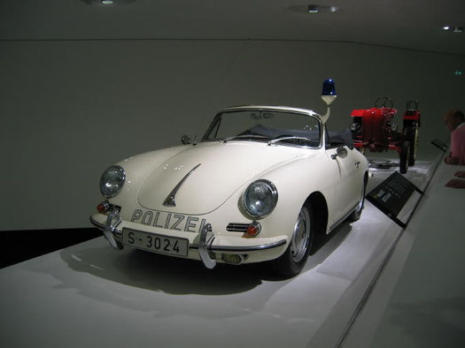 Seinerzeit schon eine Legende: Der Porsche 356 "Super 90" , der bei der Autobahnpolizei eingesetzt wurde