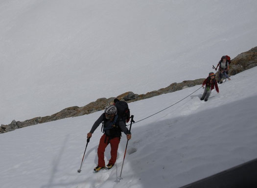 Après 5h de montée, l'arrivée de nos enfants (5 et 7 ans) au refuge au début de l'été