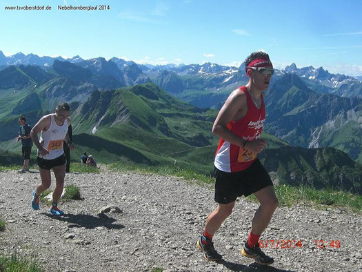 Auf dem letzten Kilometer zum Gipfel bei einem Traumpanorama