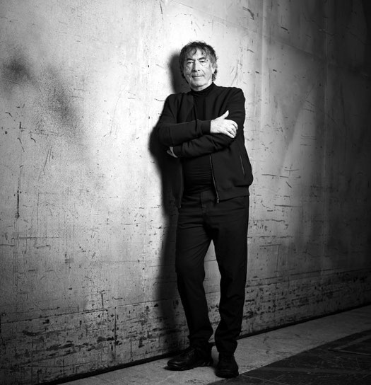 Nach dreijähriger Tournee-Abstinenz meldet sich der österreichische Liedermacher und Weltmusiker Hubert von Goisern mit einer Vielzahl von Auftritten zurück - unter anderem in Konstanz, Kempten und Tuttlingen.Foto: Konrad Fersterer