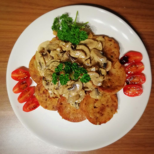 Semmelknödel mit Pilzrahmsauce - Knödel aus dem Glas