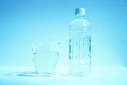 水だけの補給では、かえって体液が薄まり、吐き気・頭痛・けいれんなど熱中症リスクが高まります😵‍💫  運動パフォーマンスを保ち、体調を守るにも「飲む内容」と「飲む量」を見直しましょう😊！  📌当クラブでは市販品に頼らない、安心・安全な手作りドリンクレシピを無料でご案内しています✨  気になる方はお気軽にトレーナーまで🤗 