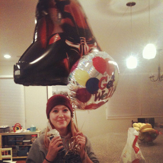 besti coming over just to bring me a mcflurry and crazy ballons.. ♥