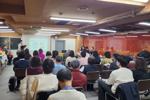 自由ヶ丘商店街振興組合の会議室で開催