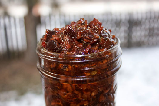 Weck-Glas mit fertiger Bier-Bacon-Cranberry Marmelade