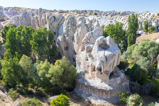 Caves in sandstone near Gomeda valley