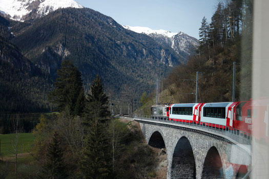 Über Viadukte durch die Alpen - der Glacier Express