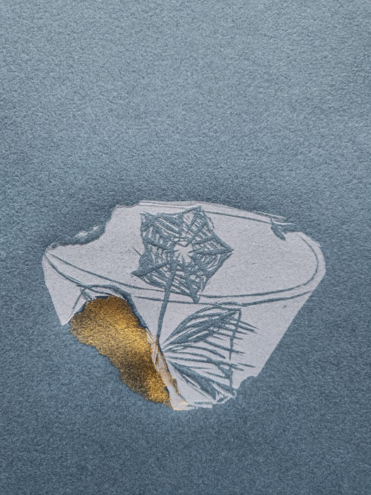 KINTSUGI-BOWL ON BLUE. 2024, linocut & relief print, gold ink drawing on handmade paper (base paper by John Gerard), edition: 2, detail