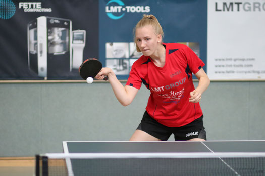 Die 17-jährige Julia Smolengo aus dem Landesleistungszentrum holte beim 7:7-Remis der Verbandsoberliga-Damen des TSV Schwarzenbek mit dem Cottbuser TT-Team in einem Fünfsatz-Thriller gegen Sandra Wislaug einen immens wichtigen Einzelzähler.