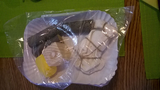 Unser selbst hergestelltes Trüffel-Material, um die Hunde ins Trüffeln einzuführen.