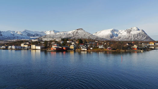 Risøyhamn vom Wasser aus