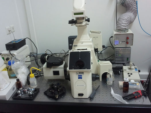 Maintenance d'un microscope de recherche par Claude Gonon Microscopie