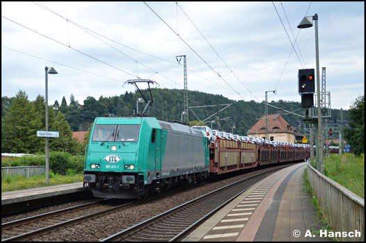 Am 8. August 2016 zieht 185 611-1 von ITL einen Autozug durch den Bf. Rathen gen Pirna